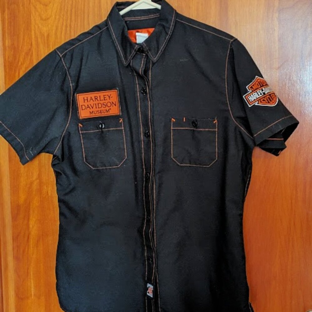 Size Medium, Women's Harley Davidson Museum Black Button Blouse